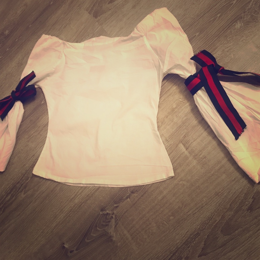 The popular off-the-shoulder shirt
